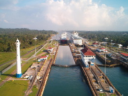 panama-canal-upper-lock-terry-hunt-AC